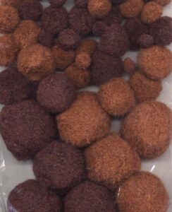 Pom Poms Bruin 1.0 1.5 2.0 2.5 Cm
